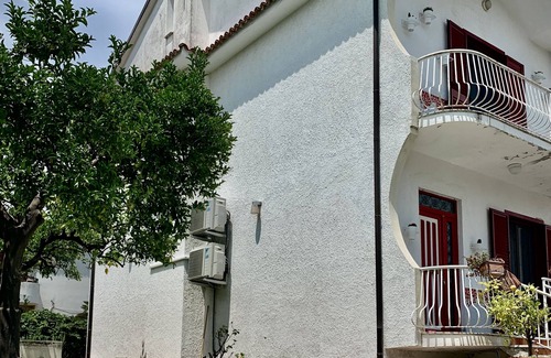 Laura Casa | Vacaciones espaciosa y elegante casa