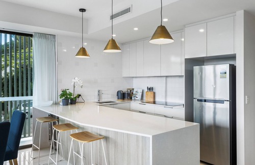 Bulimba Apartamento | Spacious and Superb 3-Bed Apartment