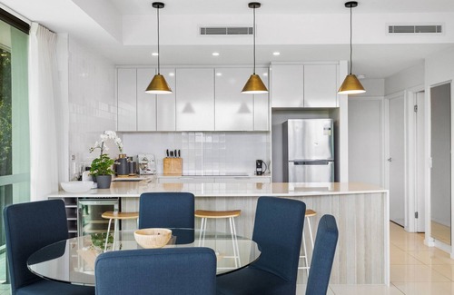 Bulimba Apartamento | Spacious and Superb 3-Bed Apartment