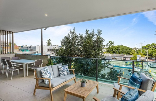 Bulimba Apartamento | Spacious and Superb 3-Bed Apartment