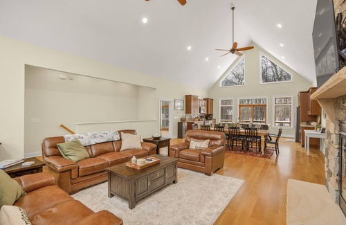 Treeloft Casa | Spacious and Updated Home in Wintergreen