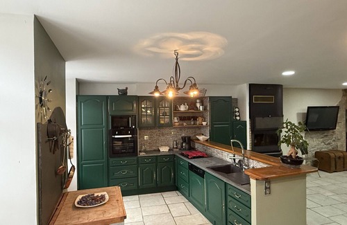 Barre-des-Cevennes Apartamento | Spacious apartment in cévenol village house