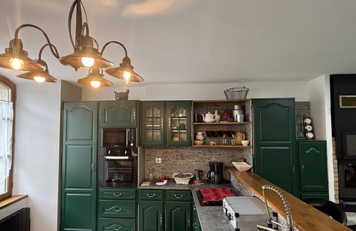 Barre-des-Cevennes Apartamento | Spacious apartment in cévenol village house