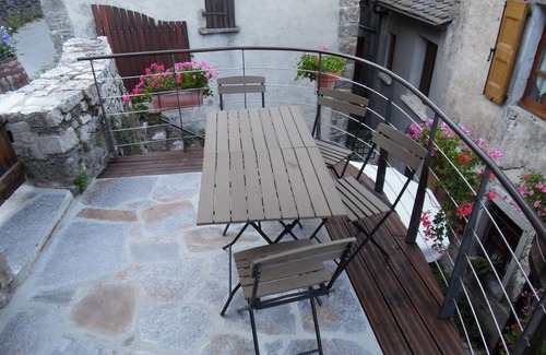 Barre-des-Cevennes Apartamento | Spacious apartment in cévenol village house