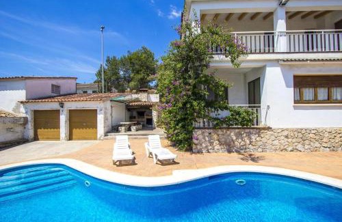 Canyelles Apartamento | Spacious Apartment in Canyelles with Private Pool