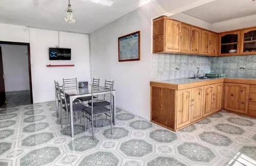 Calodyne Apartamento | Spacious Apartment in Calodyne with Enclosed Garden