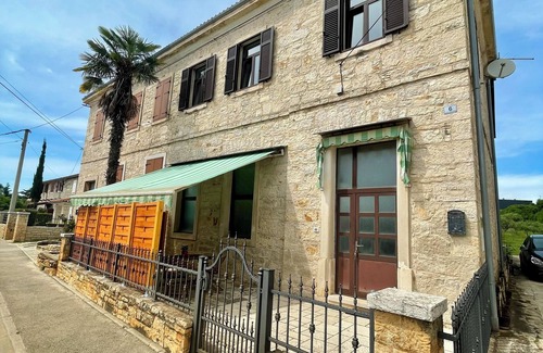 Vabriga Apartamento | Spacious Apartment in Istrian Stone House with terrace and private parking space