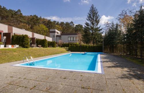 Wiselka Apartamento | Spacious Apartment in Wisełka with Parking and Seasonal Swimming Pool by Renters Prestige