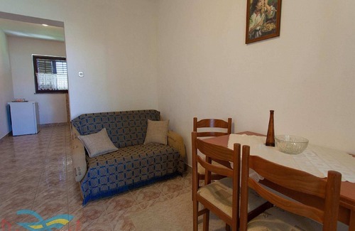 Vantacici Apartamento | Amplio apartamento con terraza y jardín
