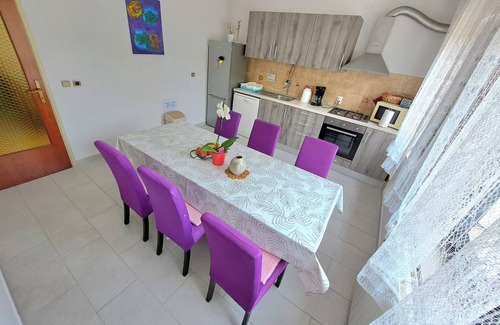 Valdebek Apartamento | Casa en Pula para 12 personas con piscina nueva (9x4m) y amplio jardín.