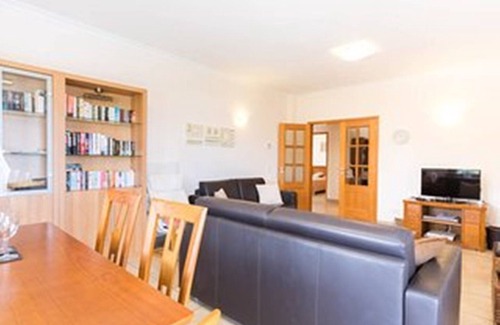Albardeira Apartamento | Apartamento con piscina compartida y vistas al mar