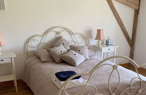 Armillac Casa | Spacious Barn surrounded by Golf club , Country walk and vineyard.