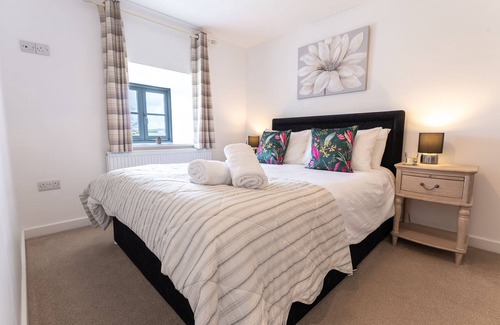 Saint Erth Praze Casa | Spacious Barn/Garden/Parking/Beaches, Marazion & Hayle 4 miles/St Ives 7 miles