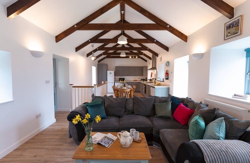 Saint Erth Praze Casa | Spacious Barn/Garden/Parking/Beaches, Marazion & Hayle 4 miles/St Ives 7 miles