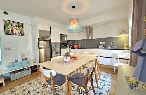 Barceloneta Apartamento | Spacious Beach House Duplex Apartment Barceloneta