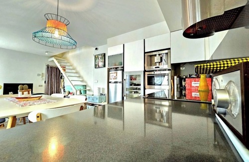 Barceloneta Apartamento | Spacious Beach House Duplex Apartment Barceloneta