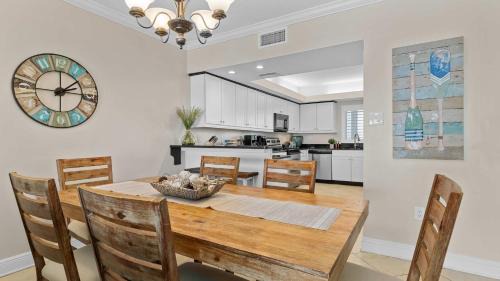 Ono Island Casa | Spacious Beachfront Retreat - Sauna Pools & More