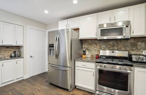 Savoy Casa | Spacious, beautiful 3 bedroom 3.5 bath! Great location!
