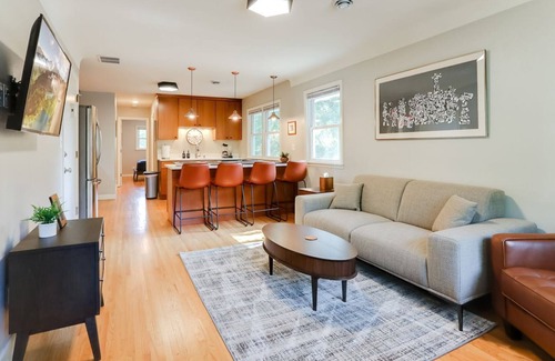Merriam Park Apartamento | Spacious beautifully updated mid-century 4 bed 2 bath near Grand Ave.