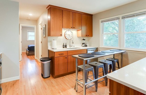 Merriam Park Apartamento | Spacious beautifully updated mid-century 4 bed 2 bath near Grand Ave.