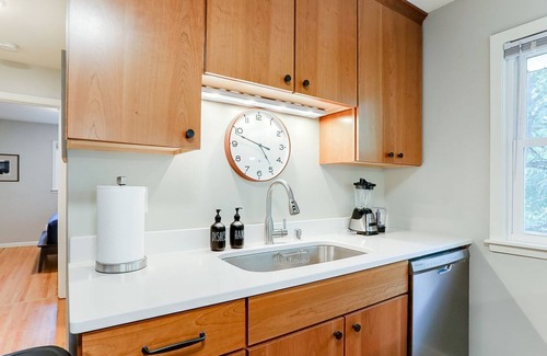 Merriam Park Apartamento | Spacious beautifully updated mid-century 4 bed 2 bath near Grand Ave.