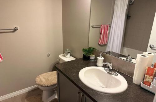 Airdrie Casa | Spacious Bedroom-Near Airport YYC
