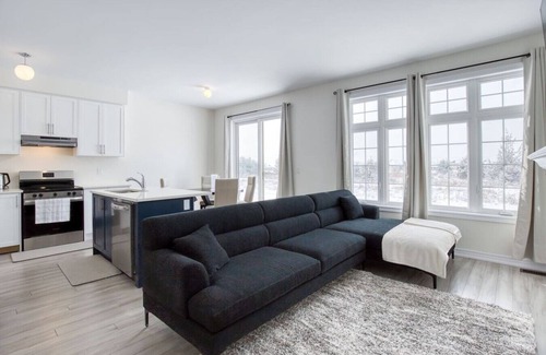 Carrying Place Apartamento | Spacious Brand New 4-Bed Retreat in Quinte West