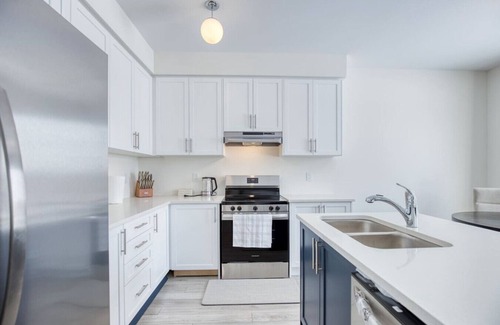 Carrying Place Apartamento | Spacious Brand New 4-Bed Retreat in Quinte West