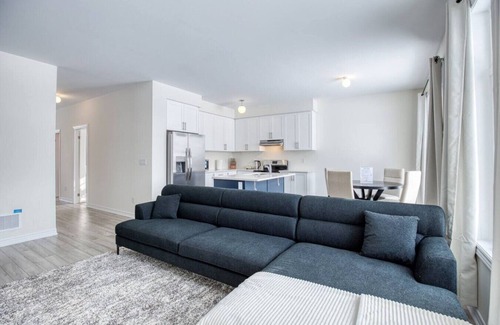 Carrying Place Apartamento | Spacious Brand New 4-Bed Retreat in Quinte West