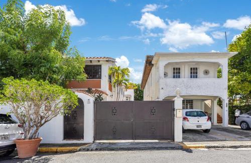 Parque Apartamento | Spacious & Bright 2bd Apt, steps to sand! - 18 Down