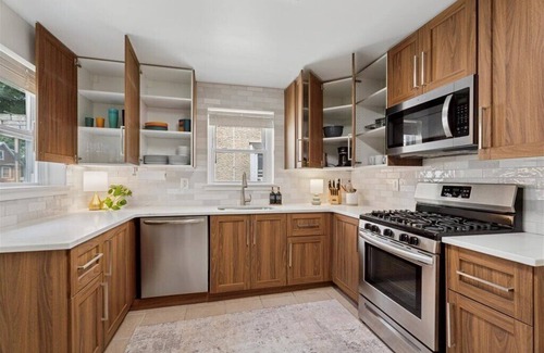 Ardmore Casa | Spacious, bright, renovated and on the Main Line!