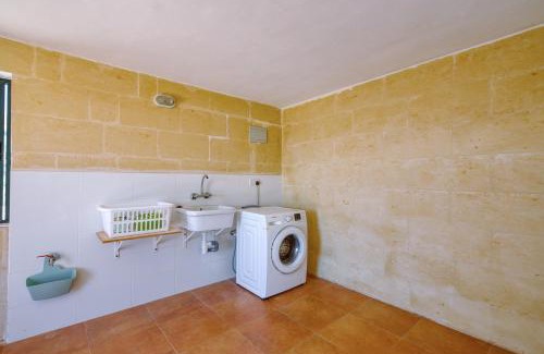 Xaghra Apartamento | Spacious, Bright, Valley & Sea View Maisonette