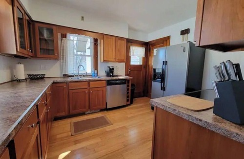 Portage Casa | SPACIOUS BUNGALOW- 20min to WI Dells/Devils Lake