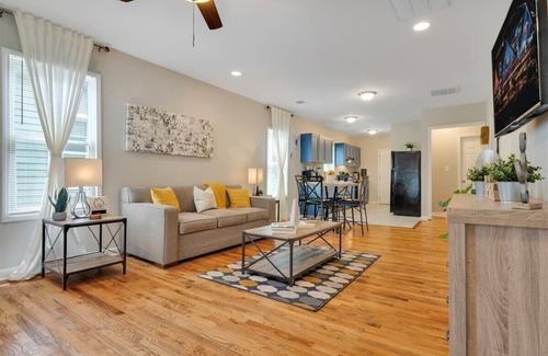 Washington Park Casa | Spacious Bungalow in the Heart of Downtown ATL! Minutes To All the Attractions!