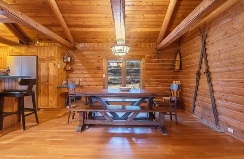 Lutsen Cabina | Spacious cabin 7 min from Lutsen Mountain ski hill & cross country ski trails