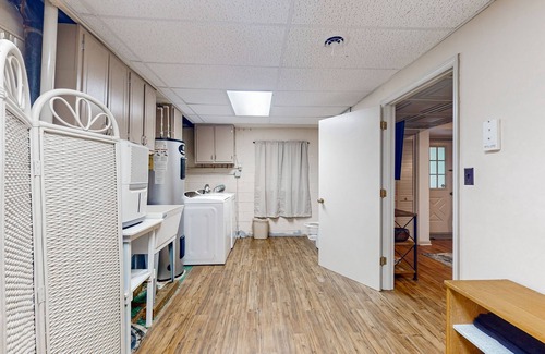 Demorest Cabina | Spacious cabin w/ direct access to river & fire place, screened porch