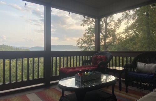 Sloans Valley Cabina | Spacious Cabin with a View
