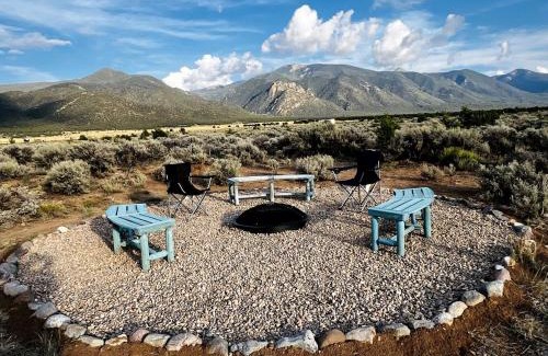 Questa Casa | Spacious Camper on a Llama Rescue Ranch with Stunning Views near Questa, New Mexico