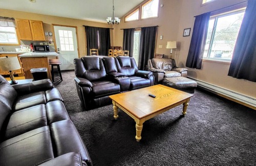 Briar Crest Woods Casa | Spacious Chalet | GameRoom, FirePit, Hot Tub!