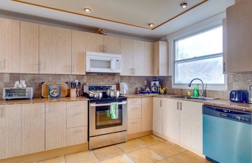 LaSalle Casa | Spacious Charming Waterfront 7 Bedrooms Home In Montreal