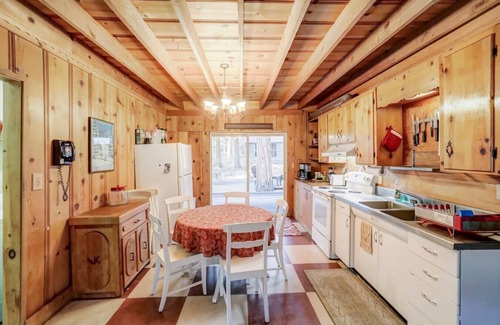 Mill Creek Cabina | Spacious Classic Cabin Retreat- near Lassen