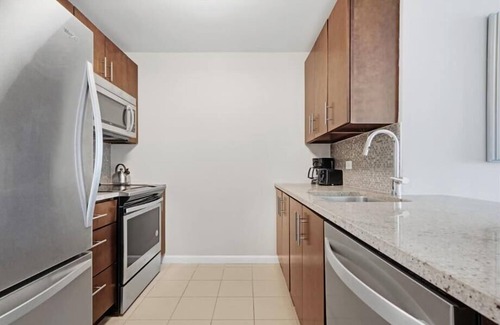 Hudson Exchange Apartamento | Spacious & Clean 1BR | Full Kitchen | Washer/Dryer | by GLS