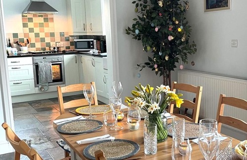 Saint Erth Praze Casa | Spacious Converted Barn near Porthleven & coast, parking & garden