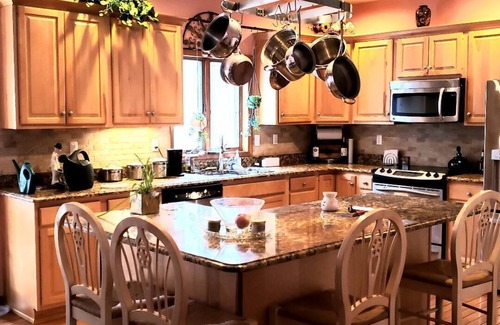 Cornwall Casa | Colonial espacioso en 2 más acres