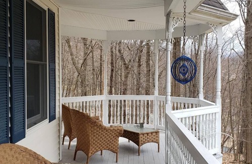 Cornwall Casa | Colonial espacioso en 2 más acres