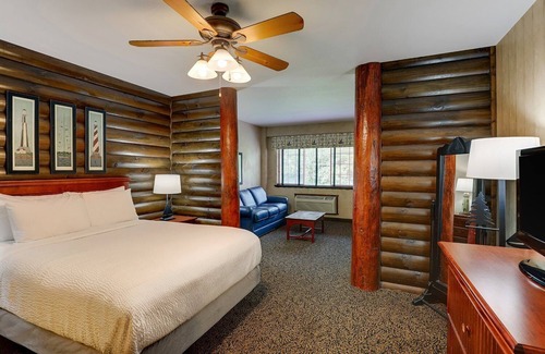 Columbia Hotel | Spacious Columbia Retreat with Rustic-Charm Rooms & Heated Pool