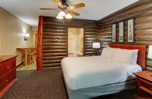 Columbia Hotel | Spacious Columbia Retreat with Rustic-Charm Rooms & Heated Pool