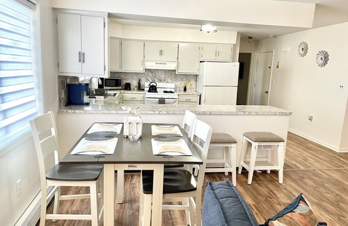Garfield Apartamento | Spacious comfort, 1st FL, parking, 2 TVs, laundry,Beautiful views of NYC skyline