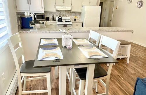 Garfield Apartamento | Spacious comfort, 1st FL, parking, 2 TVs, laundry,Beautiful views of NYC skyline