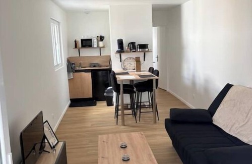 Grandvilliers Apartamento | Spacious, comfortable, refurbished studio apartment
